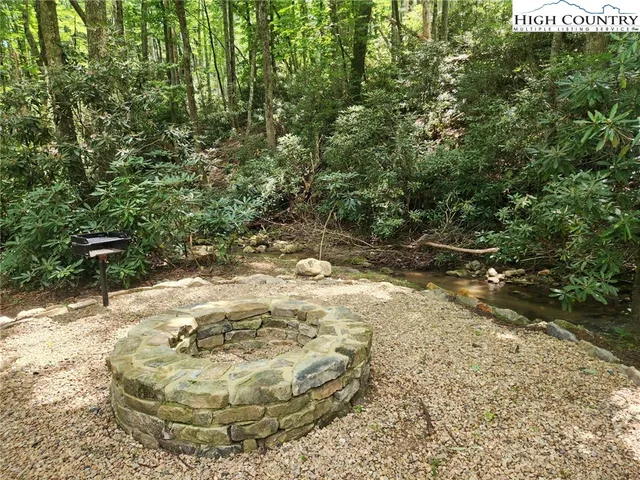 a view of a backyard of white house