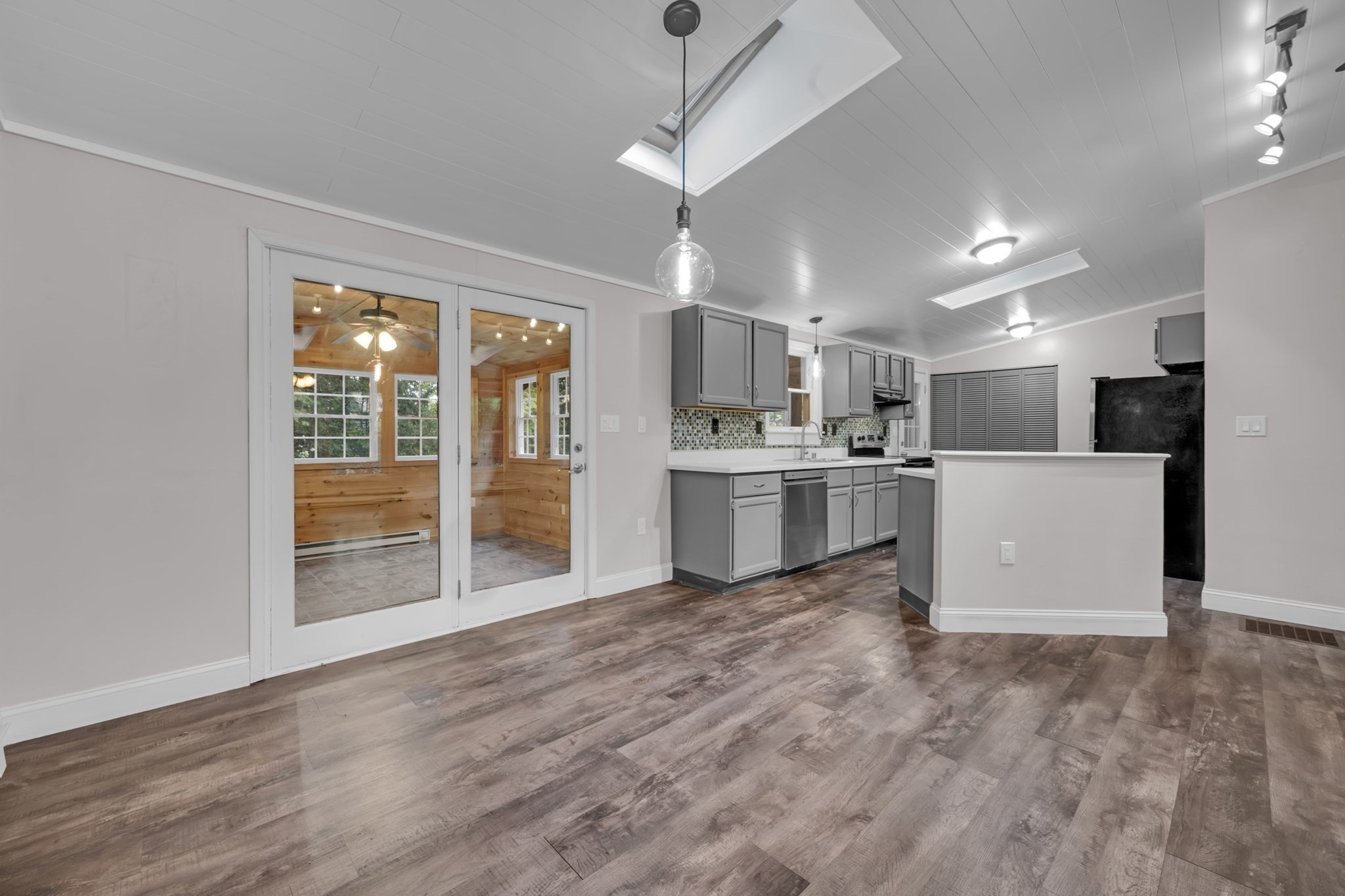 139 Podunk Road Sturbridge, MA 01566 - Photo 6 of 34 Gallery Image 6