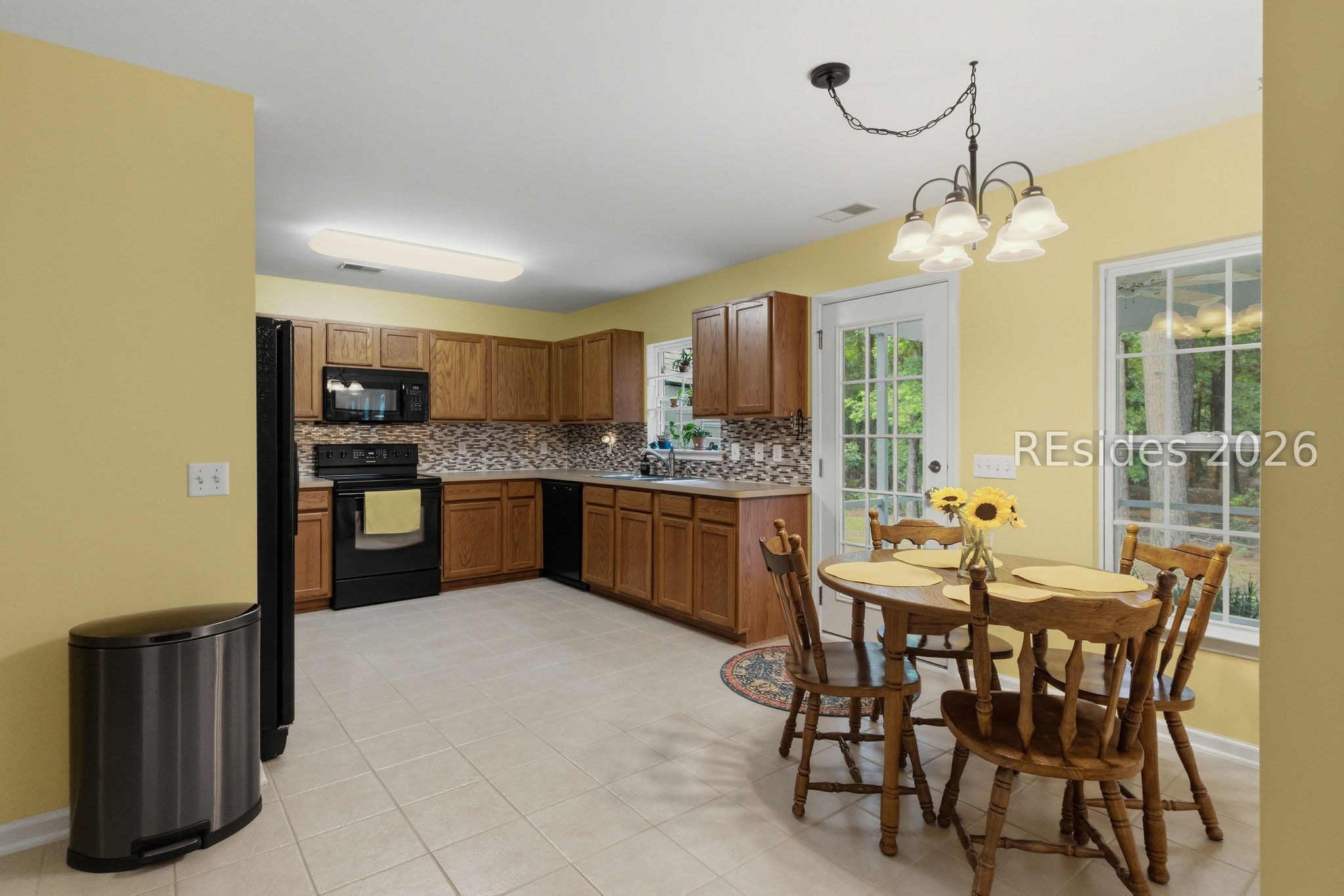 6 Hemlock Court Bluffton, SC 29910 - Photo 15 of 45 Kitchen has a large walk-in pantry.