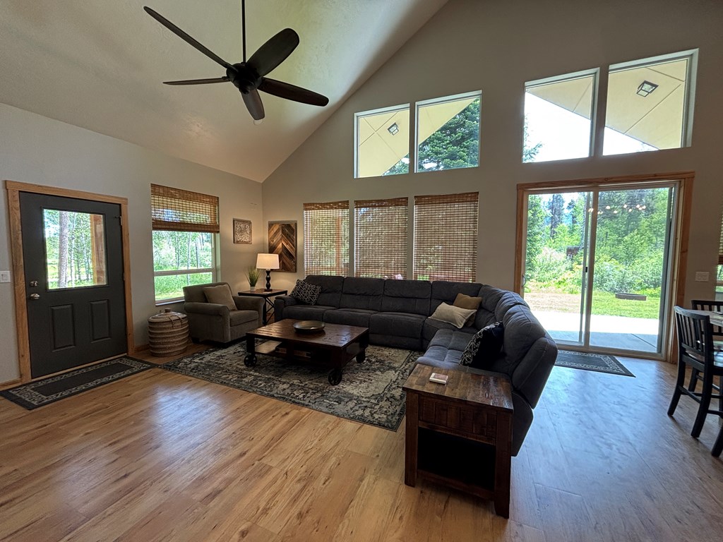 32 Shay Road Cascade, ID 83611 - Photo 16 of 40 Furniture and decor stay with the home