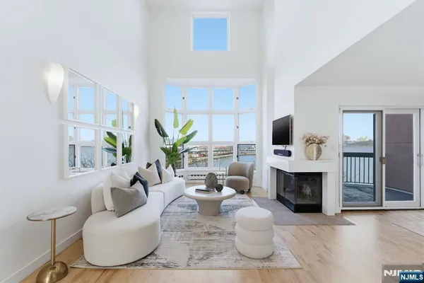 $899,999 | 308 Nelson Court, Edgewater, NJ 07020