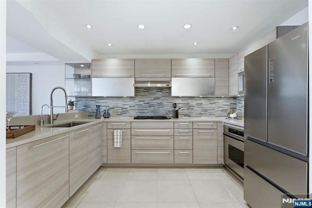 308 Nelson Court Edgewater, NJ 07020 - Photo 11 of 38