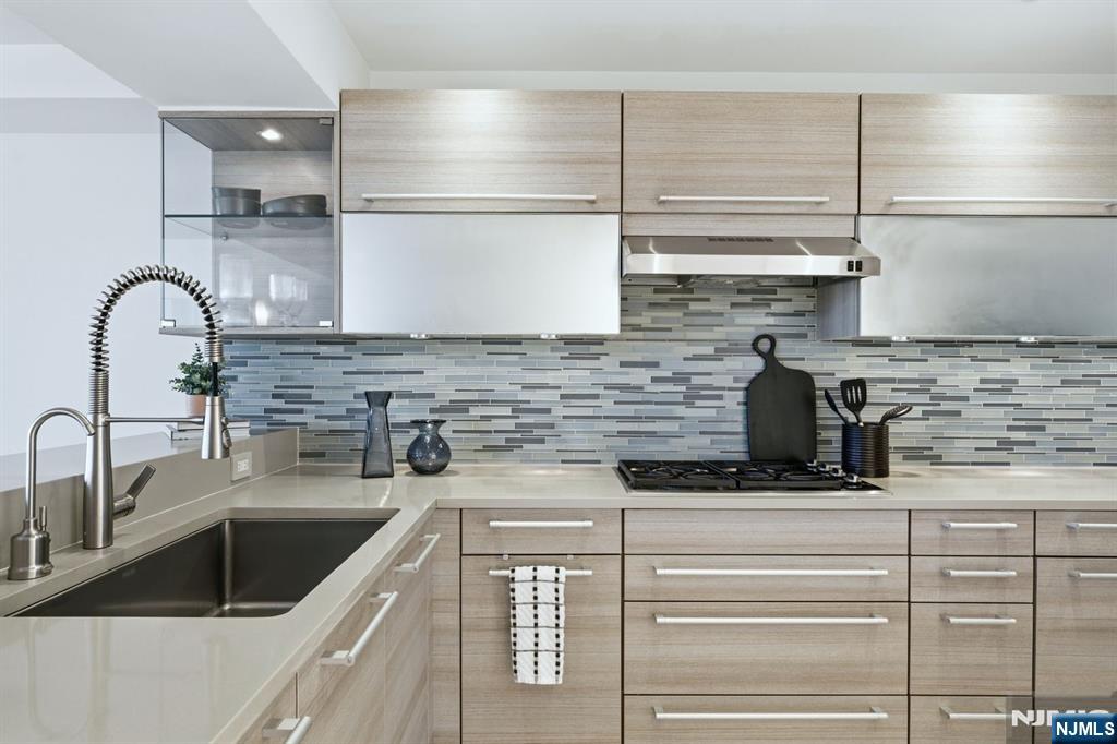 308 Nelson Court Edgewater, NJ 07020 - Photo 13 of 38