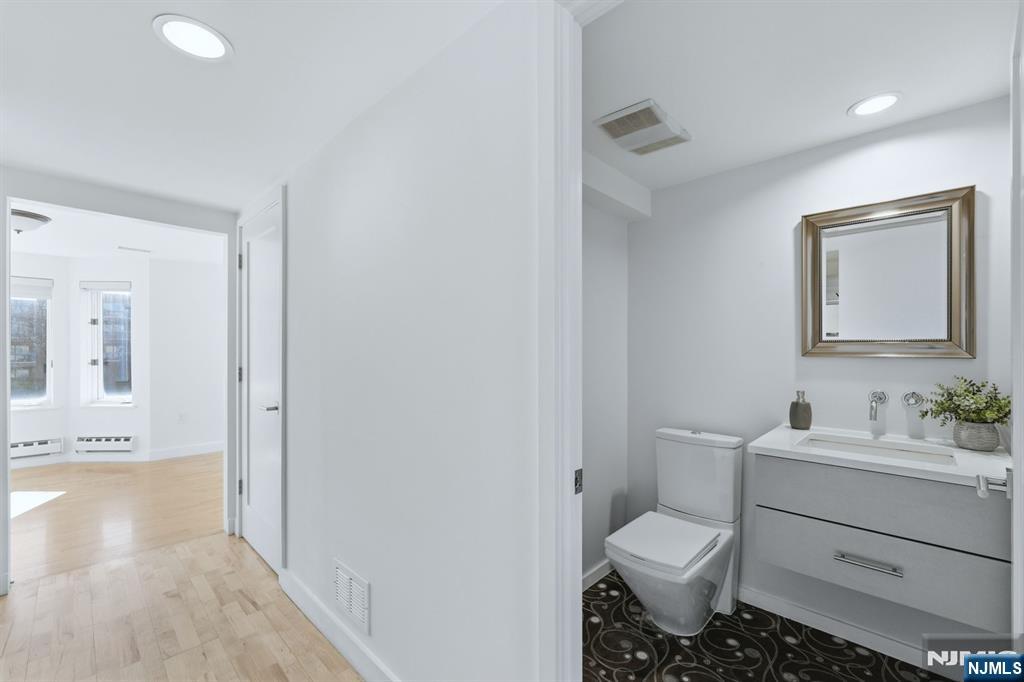 308 Nelson Court Edgewater, NJ 07020 - Photo 14 of 38