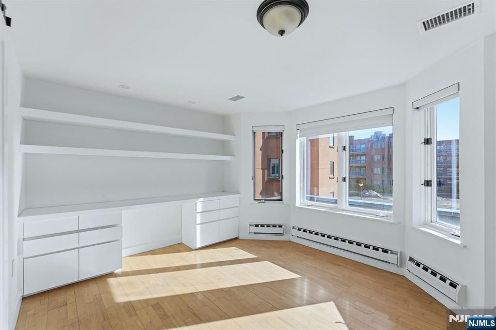 308 Nelson Court Edgewater, NJ 07020 - Photo 15 of 38