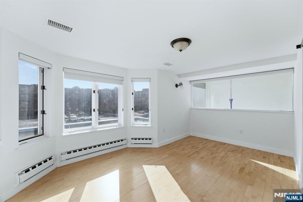 308 Nelson Court Edgewater, NJ 07020 - Photo 16 of 38