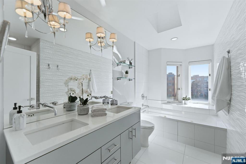 308 Nelson Court Edgewater, NJ 07020 - Photo 24 of 38