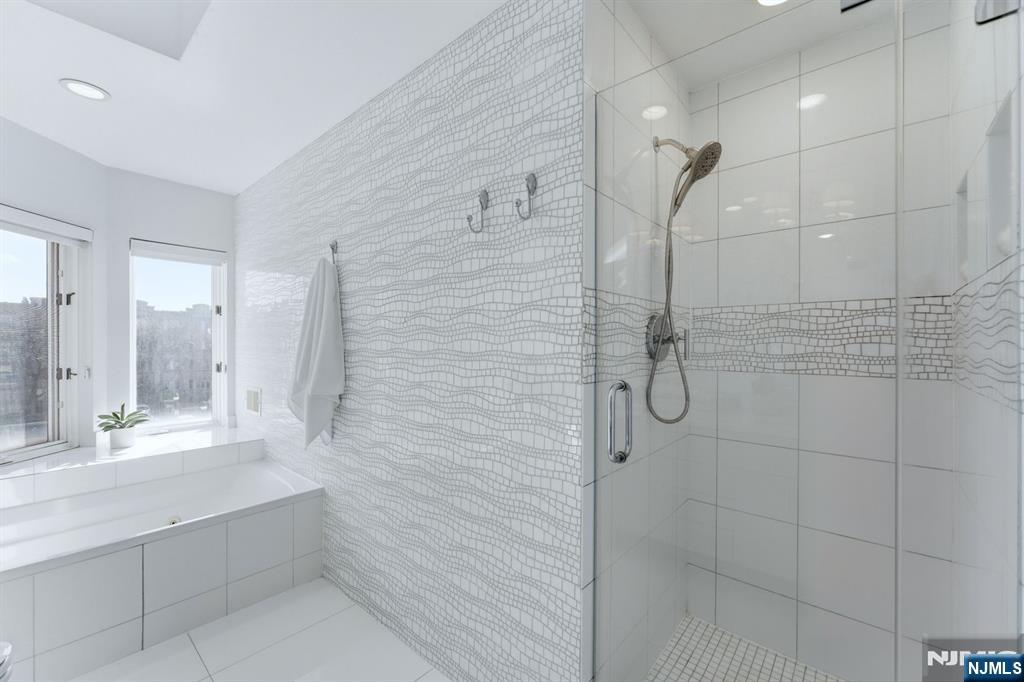 308 Nelson Court Edgewater, NJ 07020 - Photo 25 of 38