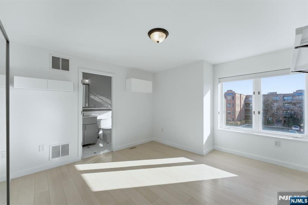 308 Nelson Court Edgewater, NJ 07020 - Photo 27 of 38