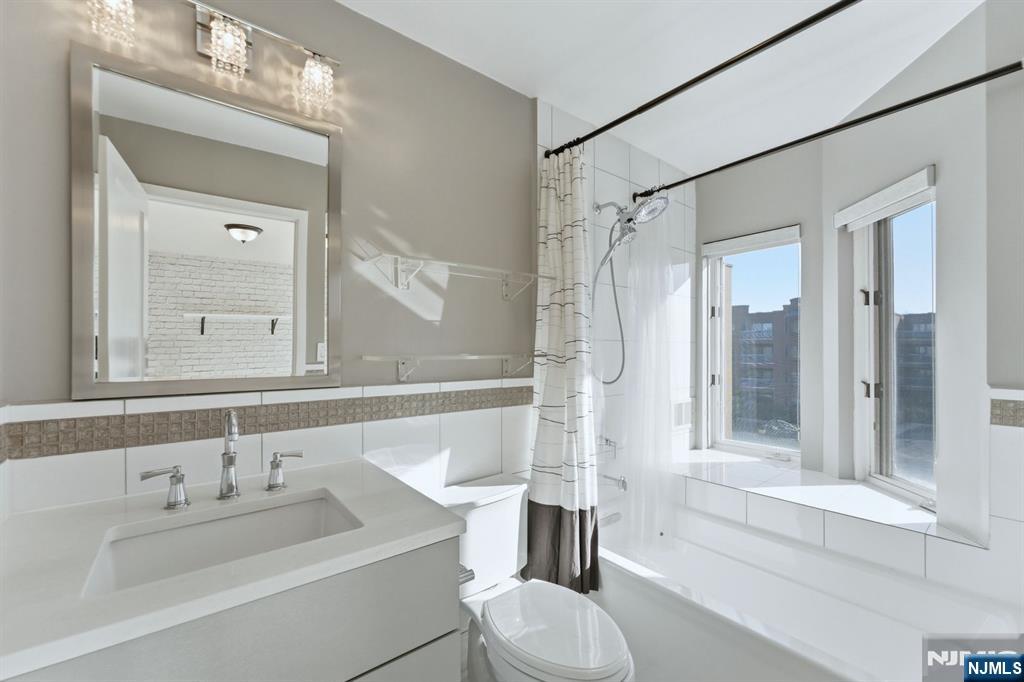 308 Nelson Court Edgewater, NJ 07020 - Photo 28 of 38