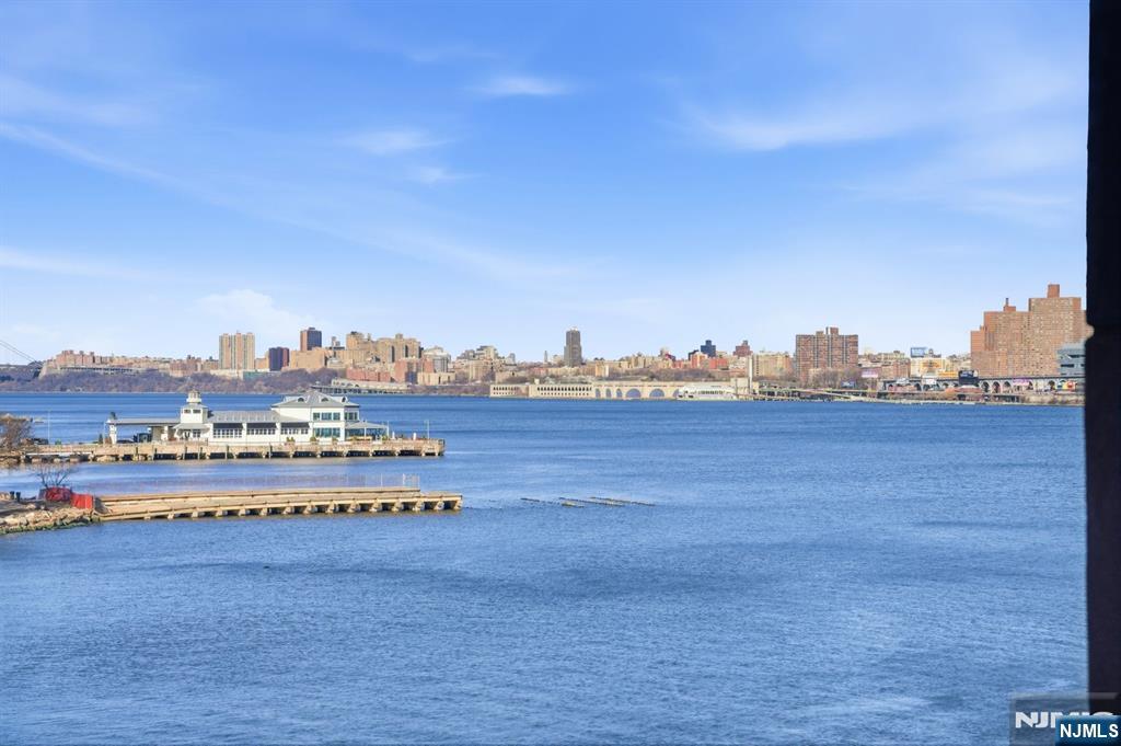 308 Nelson Court Edgewater, NJ 07020 - Photo 30 of 38