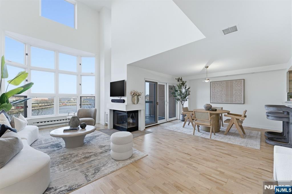 308 Nelson Court Edgewater, NJ 07020 - Photo 5 of 38