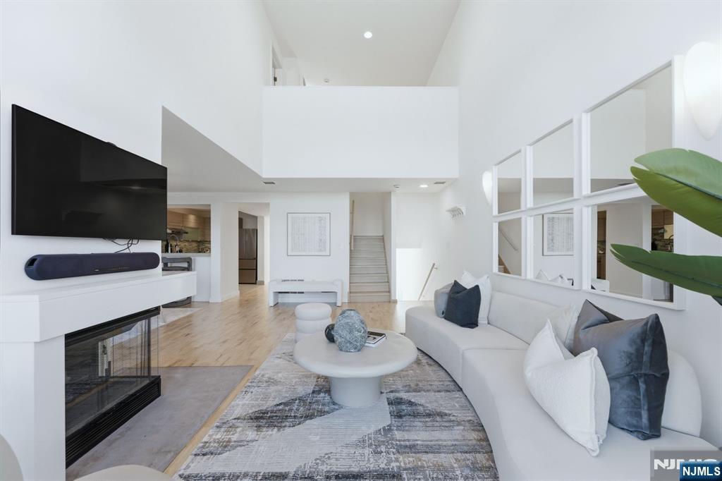 308 Nelson Court Edgewater, NJ 07020 - Photo 6 of 38