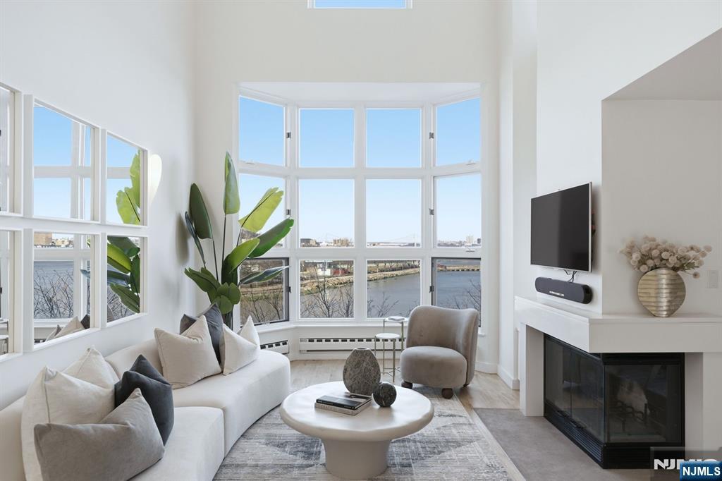 308 Nelson Court Edgewater, NJ 07020 - Photo 7 of 38