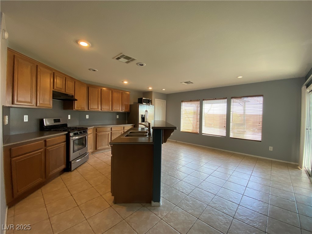 668 Magrath Street Las Vegas, NV 89178 - Photo 5 of 24