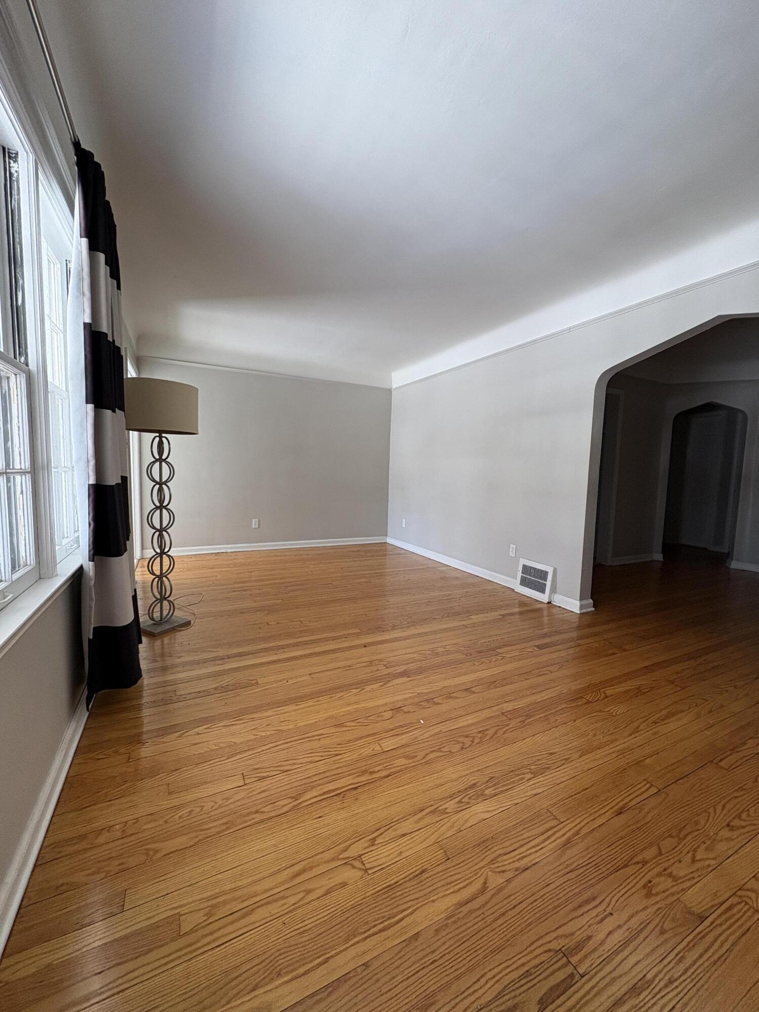 11685 Coyle Street Detroit, MI 48227 - Photo 6 of 22 Living Room 3