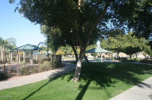 a view of yard in front of house with trees