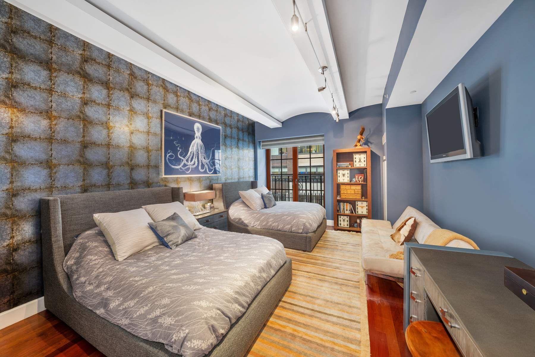 43 West 64th Street, Unit 4B Manhattan, NY 10023 - Photo 7 of 15 a large bedroom with bed and window