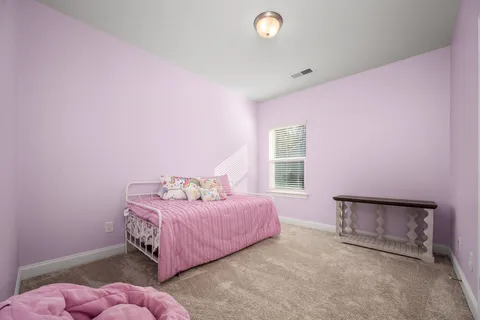 a view of front of a house with a yard