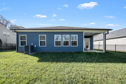 a view of a house with backyard and garden