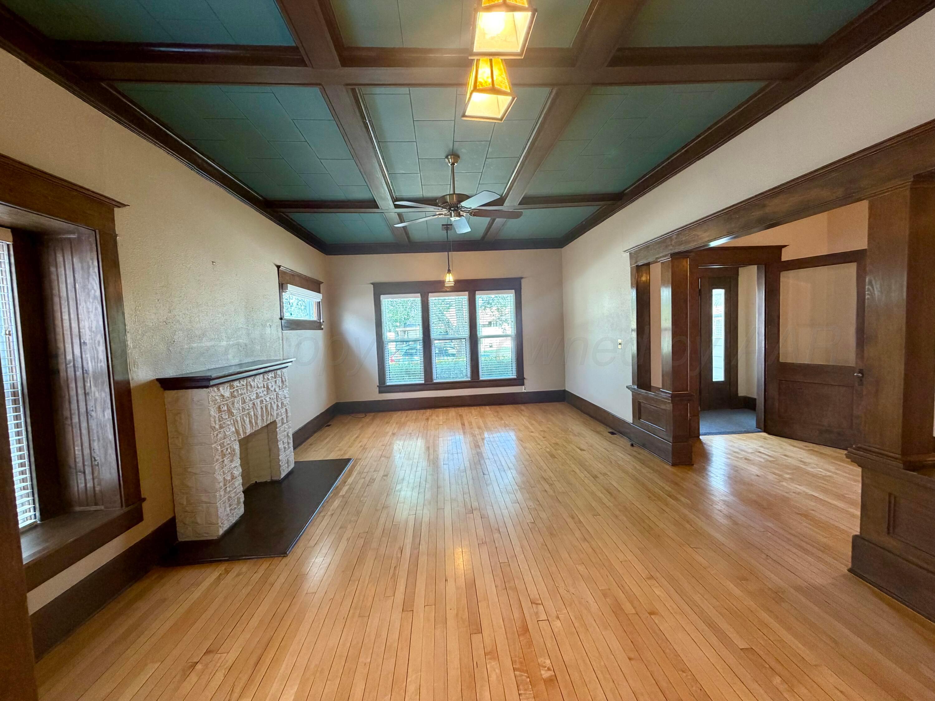 809 14th Street Canyon, TX 79015 - Photo 12 of 22 Living room