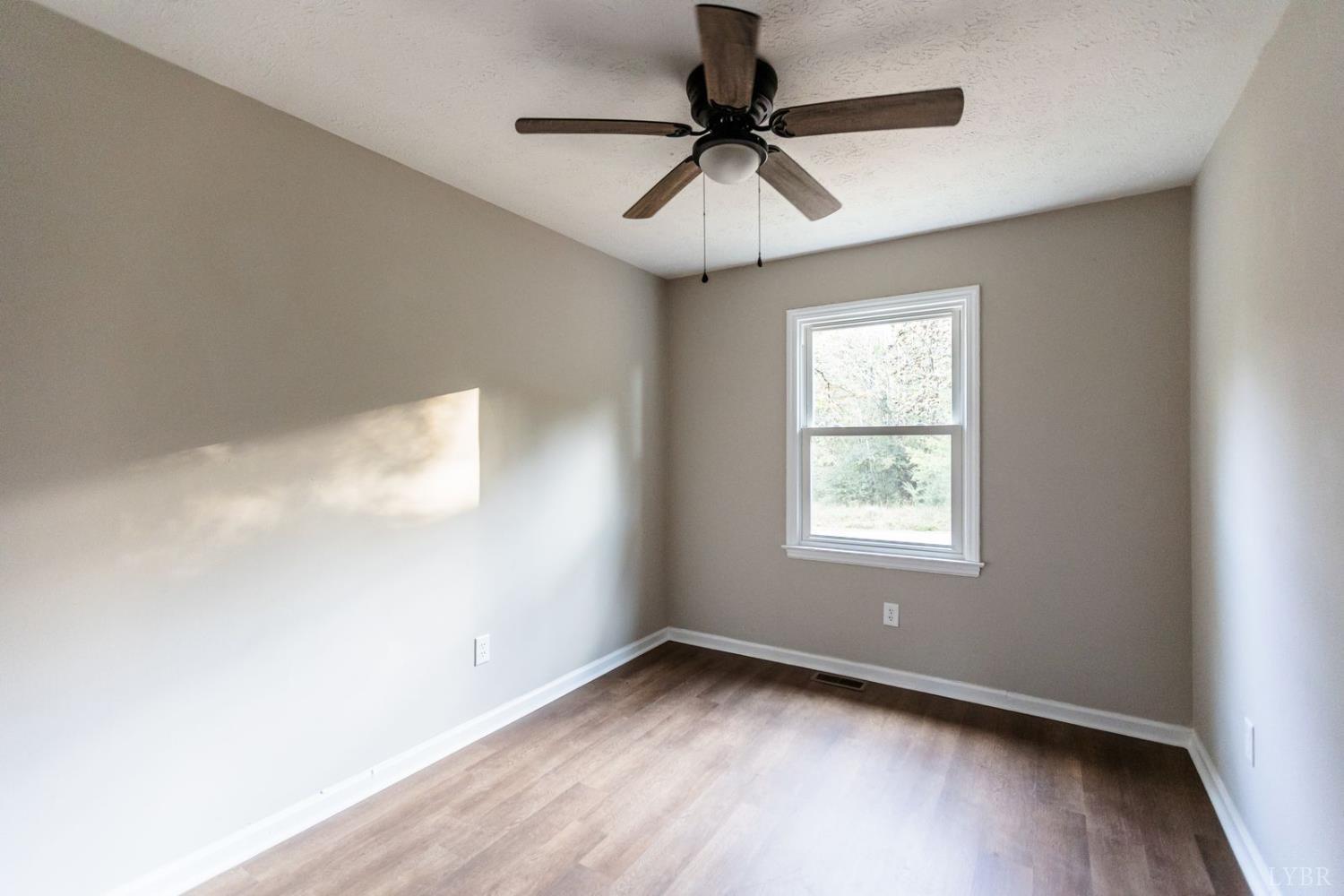 329 Stevens Street Appomattox, VA 24522 - Photo 14 of 26