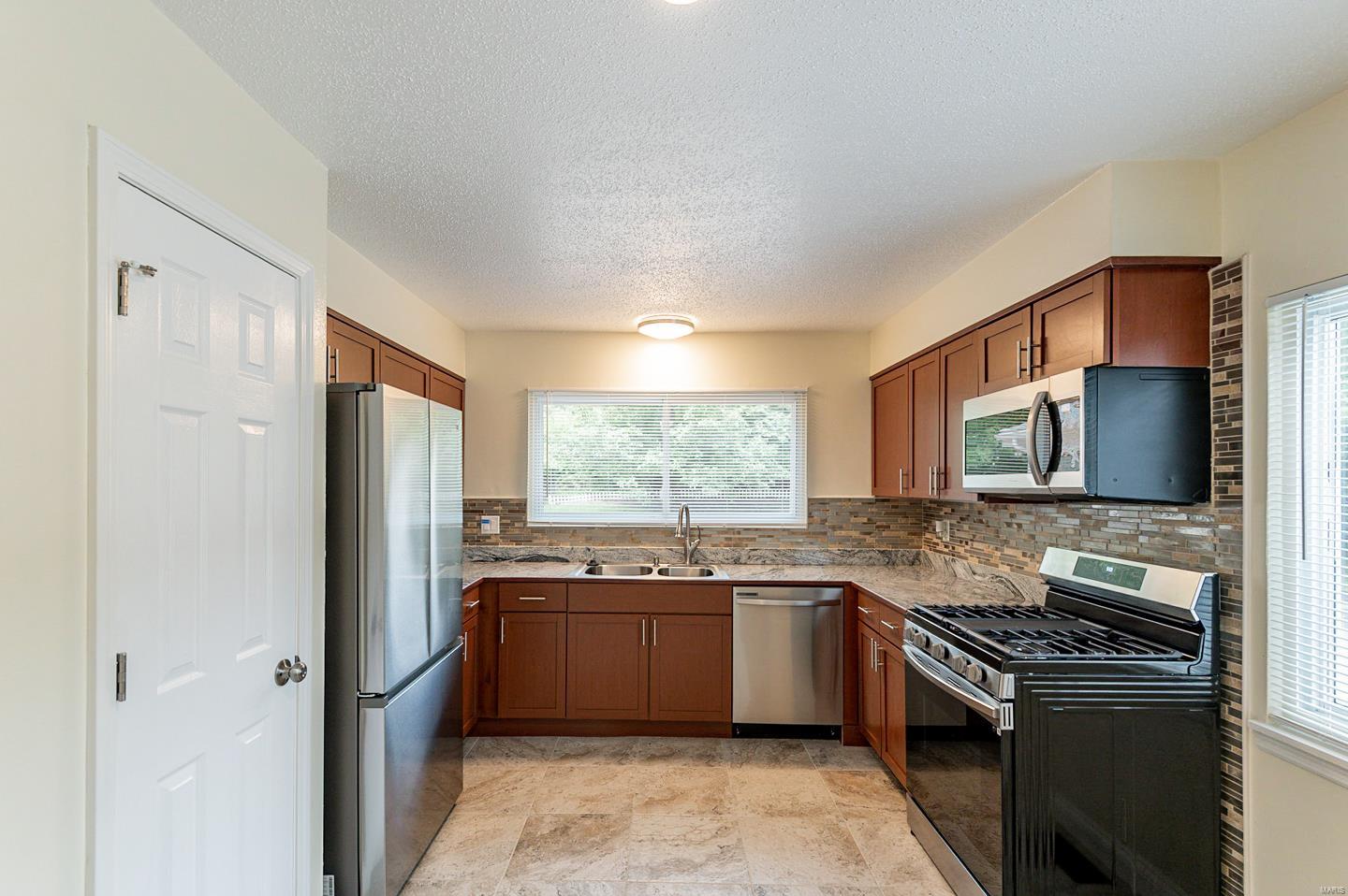 1244 Creve Coeur Mill Road St. Louis, MO 63146 - Photo 4 of 25