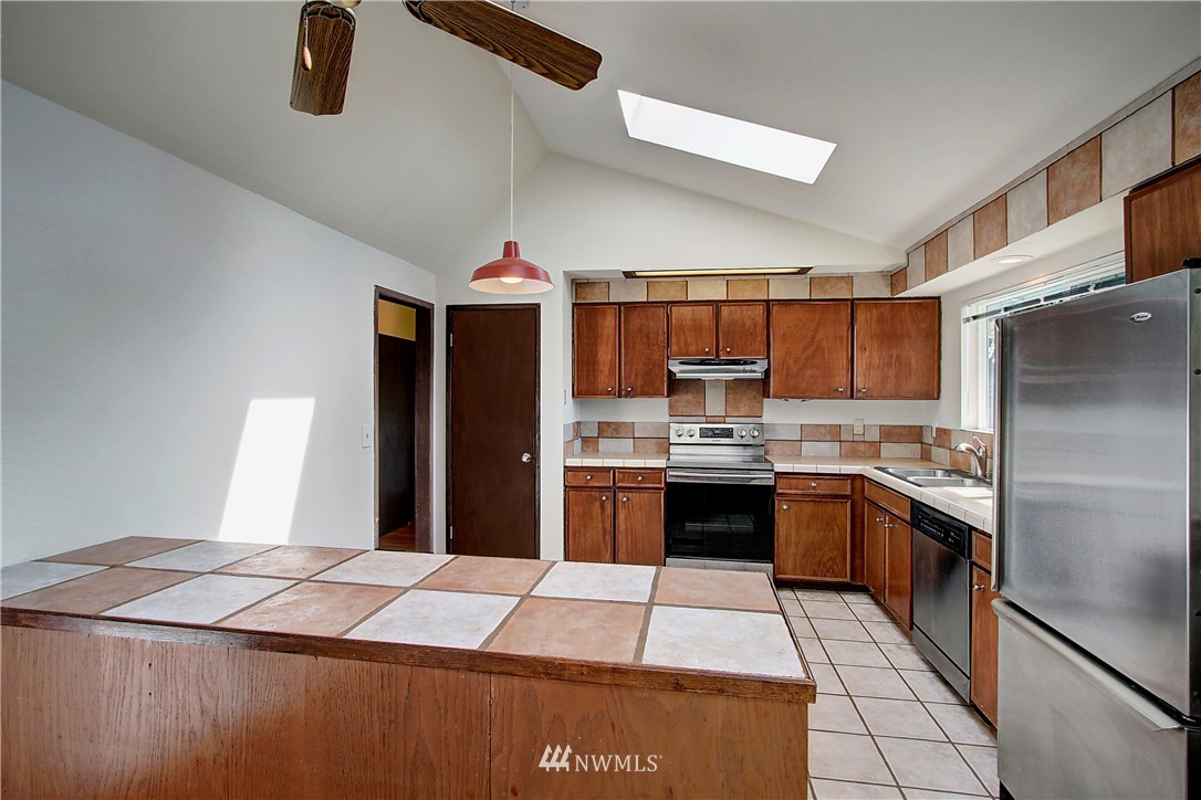 10617 Northeast 196th Street Bothell, WA 98011 - Photo 8 of 21 Gallery Image 8