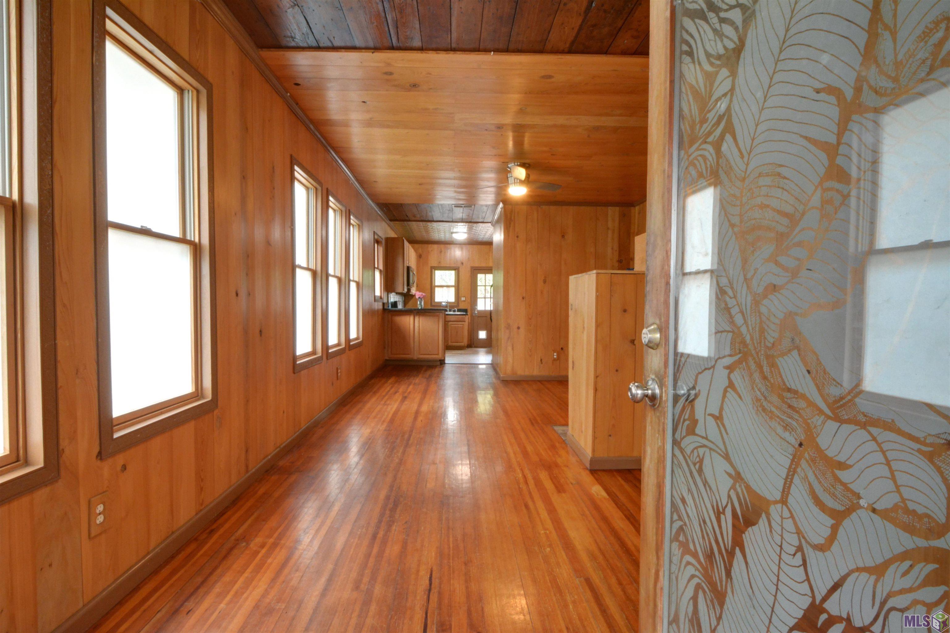 647 Bungalow Lane Baton Rouge, LA 70802 - Photo 3 of 25