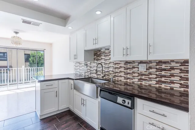 $3,400 | 18452 Lemarsh Street, Unit 48, Northridge, CA 91325