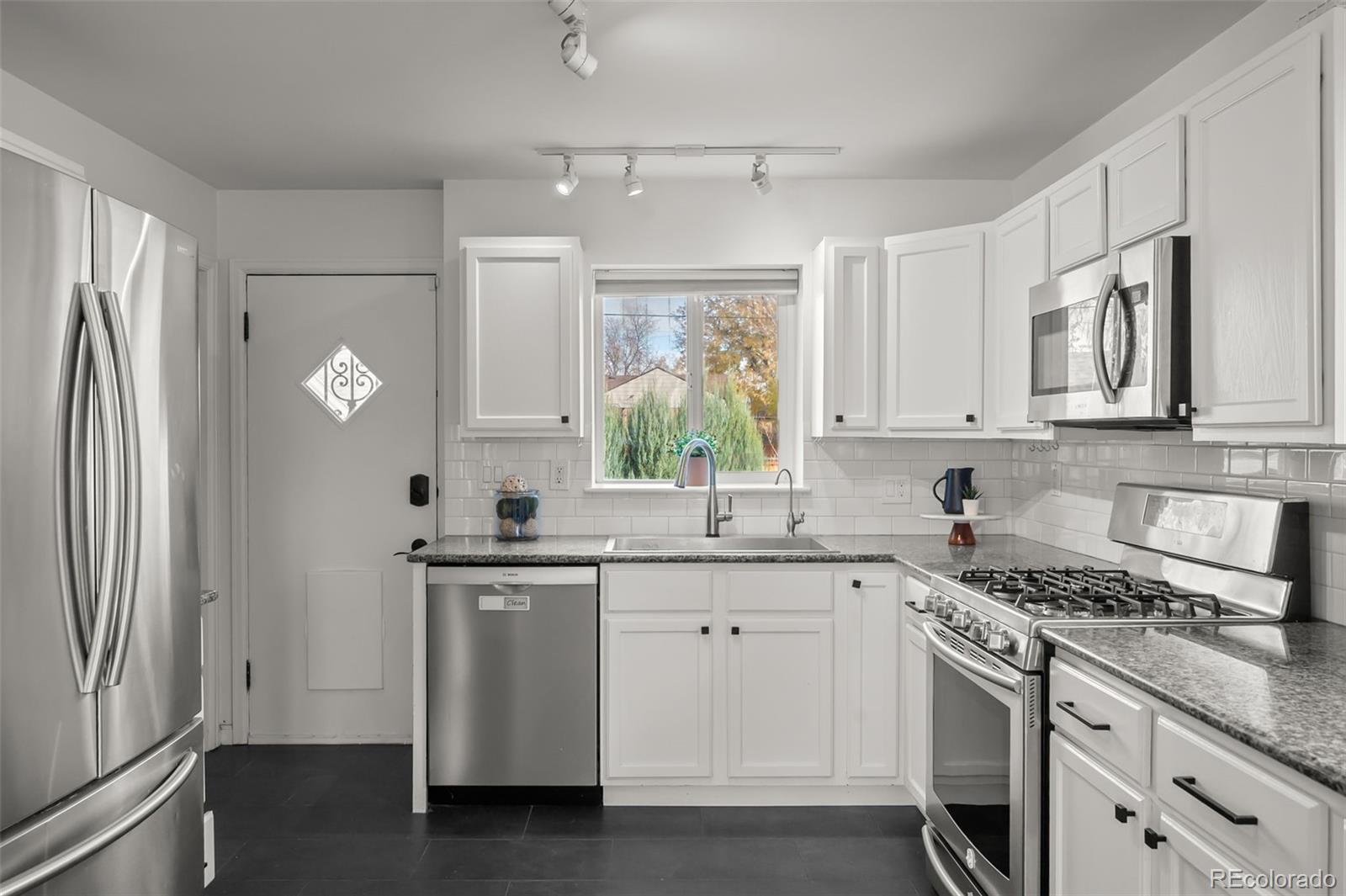 2842 Glencoe Street Denver, CO 80207 - Photo 12 of 37