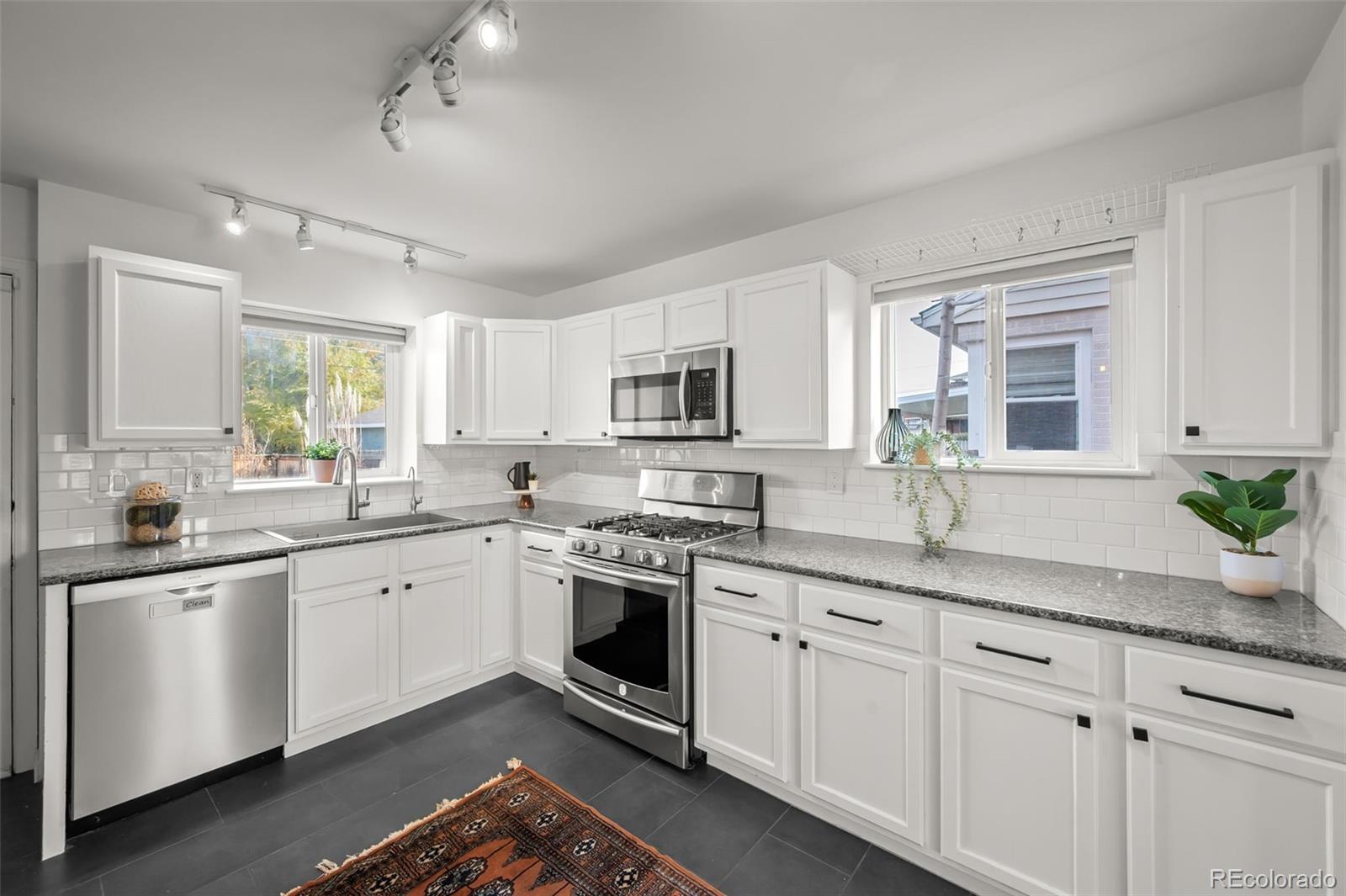 2842 Glencoe Street Denver, CO 80207 - Photo 13 of 37