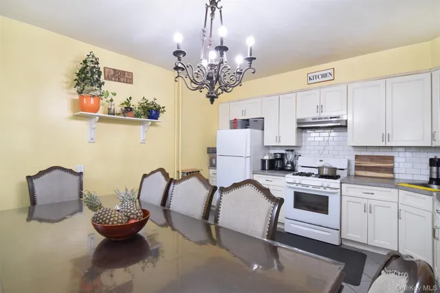 $949,000 | 262 North Fulton Avenue, Fleetwood, NY 10552