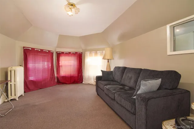 $949,000 | 262 North Fulton Avenue, Fleetwood, NY 10552