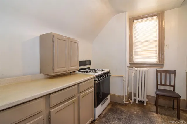 $949,000 | 262 North Fulton Avenue, Fleetwood, NY 10552