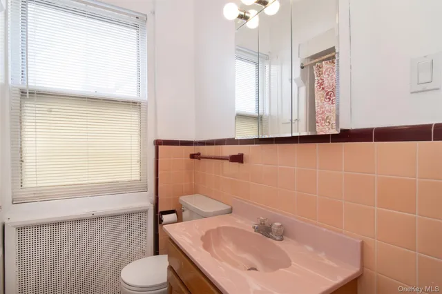 $949,000 | 262 North Fulton Avenue, Fleetwood, NY 10552