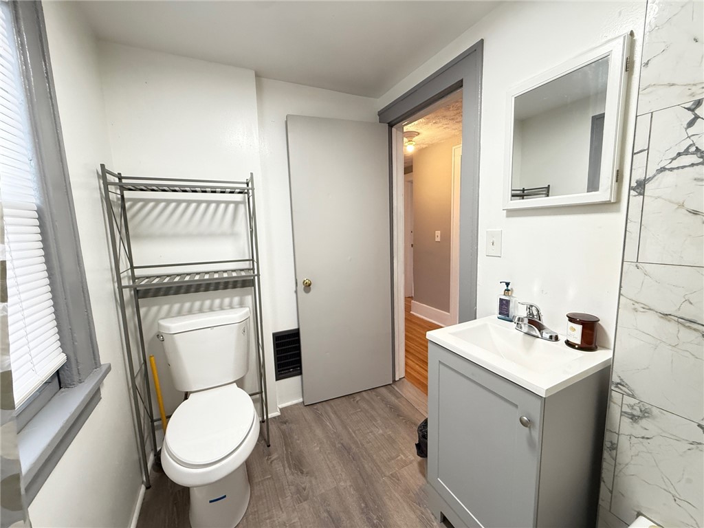 61 Cliffmor Street Rochester, NY 14609 - Photo 22 of 27 Upstairs bathroom