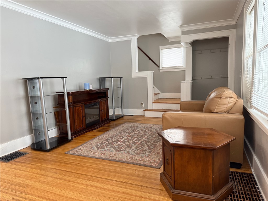 61 Cliffmor Street Rochester, NY 14609 - Photo 7 of 27 Living room