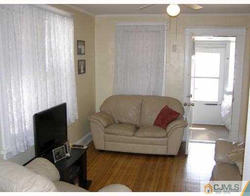71 Foyer Street Edison, NJ 08817 - Photo 2 of 10 Gallery Image 2