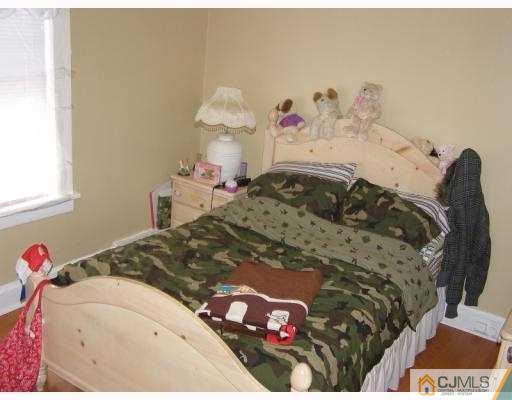 71 Foyer Street Edison, NJ 08817 - Photo 4 of 10 Gallery Image 4