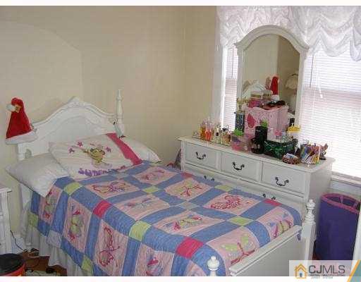 71 Foyer Street Edison, NJ 08817 - Photo 5 of 10 Gallery Image 5