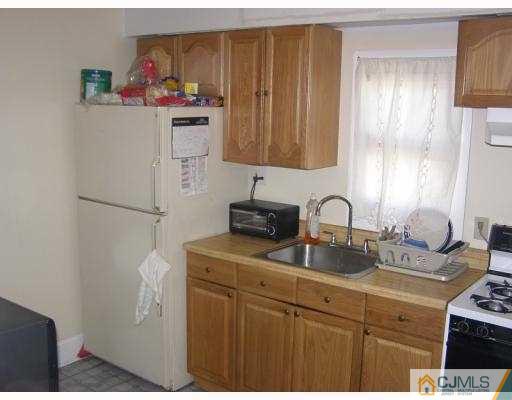 71 Foyer Street Edison, NJ 08817 - Photo 6 of 10 Gallery Image 6