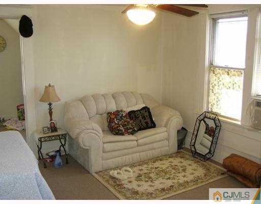 71 Foyer Street Edison, NJ 08817 - Photo 8 of 10 Gallery Image 8