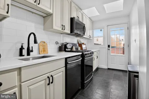 $749,000 | 315 16th Street Southeast, Washington, DC 20003