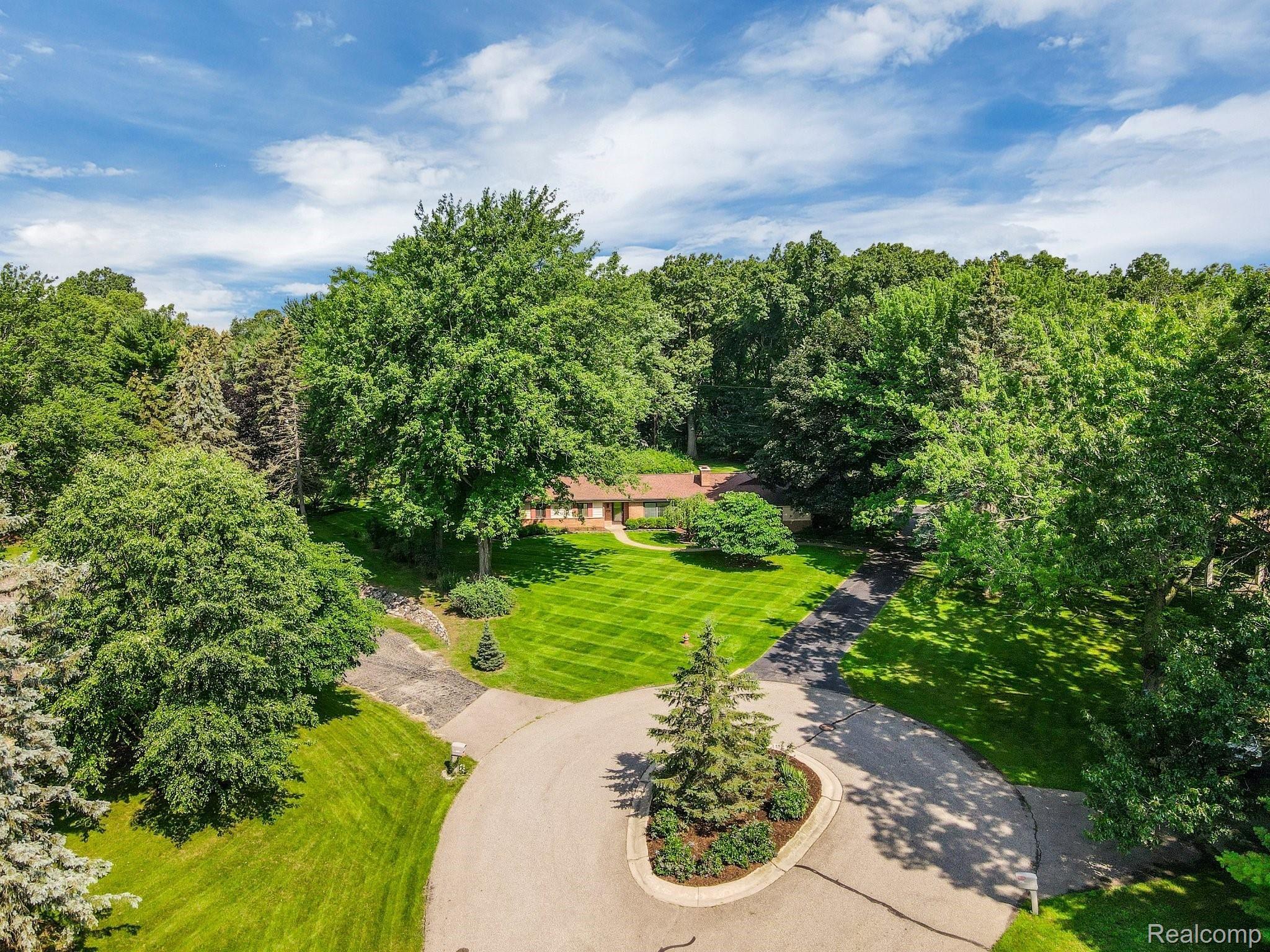 1739 Seever Circle Rochester, MI 48309 - Photo 5 of 34 46-web-or-mls-1739 Seever Circle Rochester Hills0046.jpg