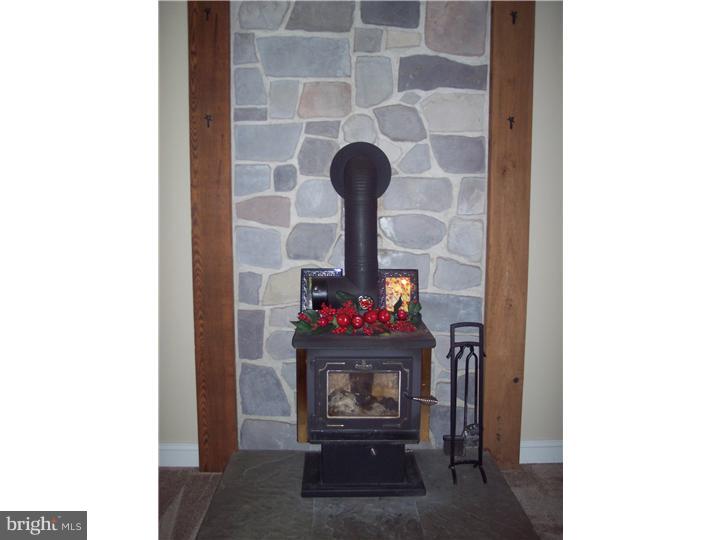 277 Hickon Road Quakertown, PA 18951 - Photo 13 of 25 Living Room