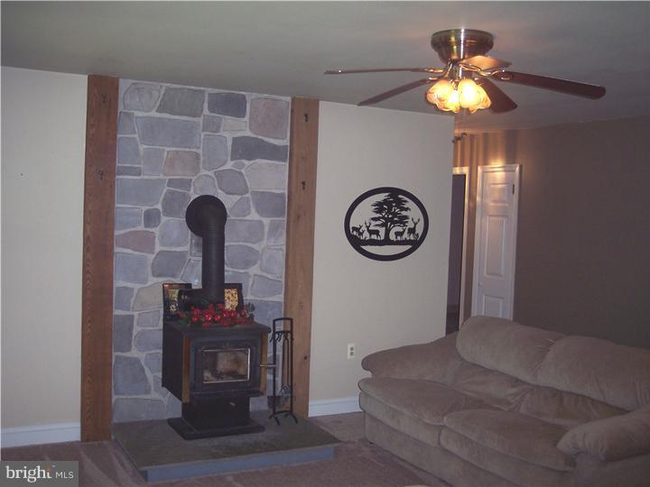 277 Hickon Road Quakertown, PA 18951 - Photo 14 of 25 Living Room
