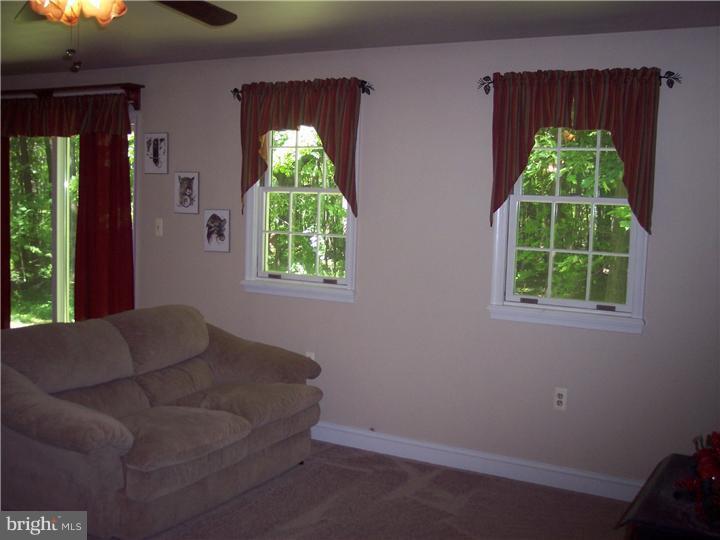 277 Hickon Road Quakertown, PA 18951 - Photo 15 of 25 Living Room