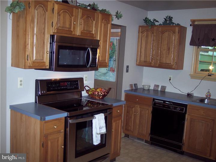 277 Hickon Road Quakertown, PA 18951 - Photo 6 of 25 Kitchen