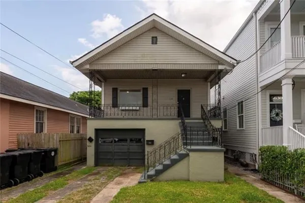 $1,650 | 5624 1/2 Annunciation Street, New Orleans, LA 70115